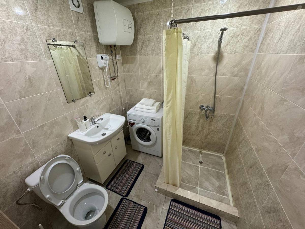 Светлые И Уютные Апартаменты С Выходом В Центральный Парк Qostanai Exterior foto